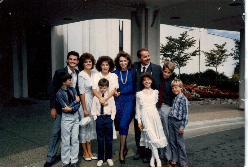 Chris-Coe family at Temple 1986.jpg